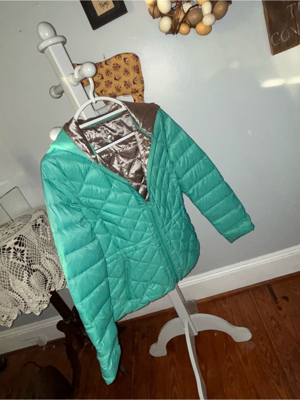 Woman’s. Bernardo M Quilted Teal Hooded Puffer Jacket - Lightweight